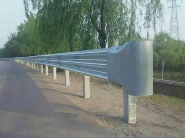 三波波形护栏